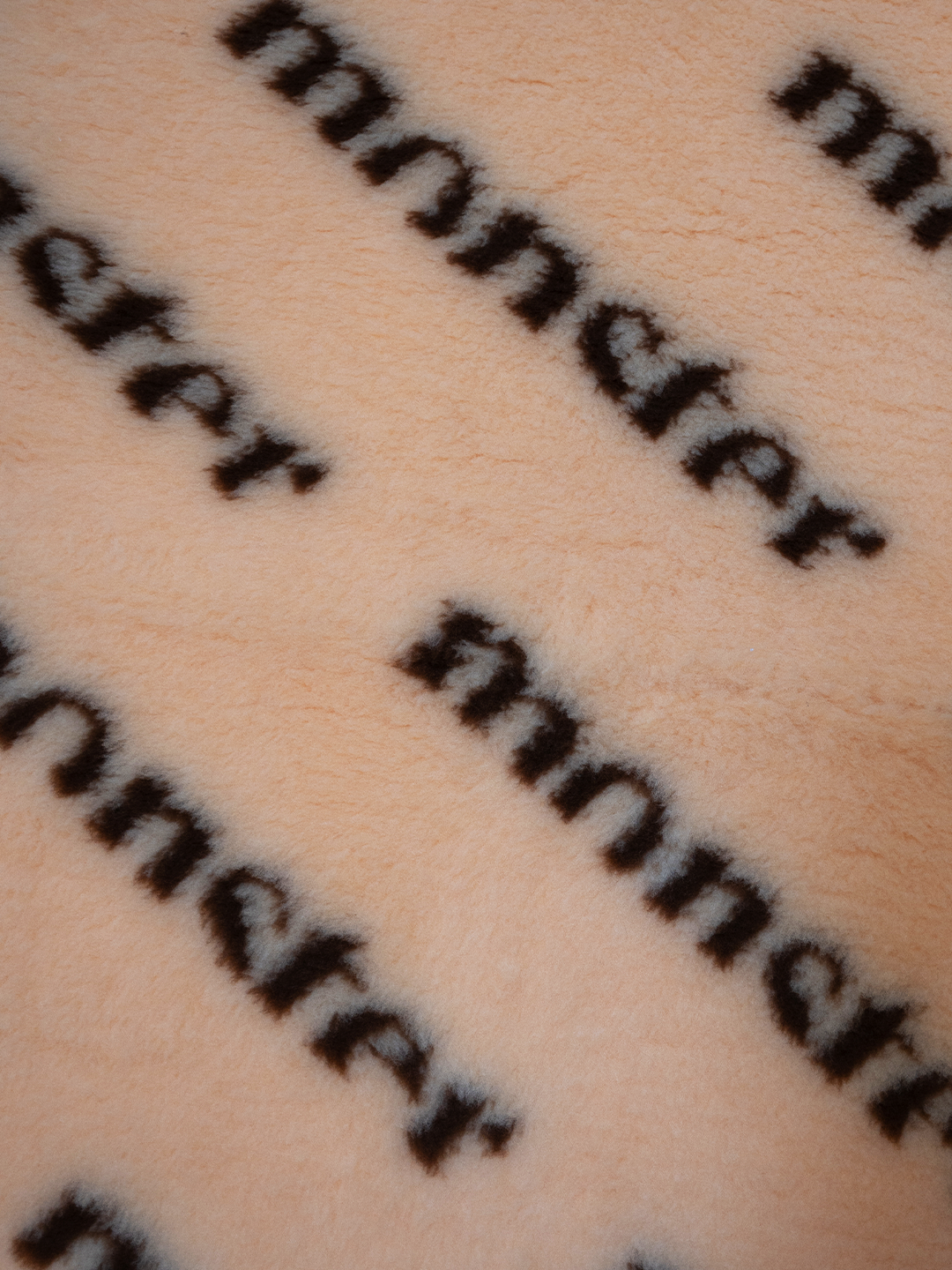 Monster hundfäll, Vanilj 75x100